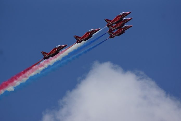 red-arrows-1363186_960_720