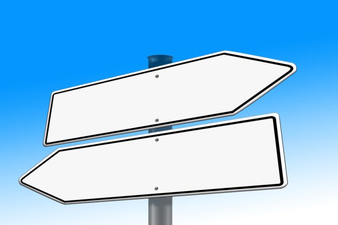 right-2620946_1920 decision