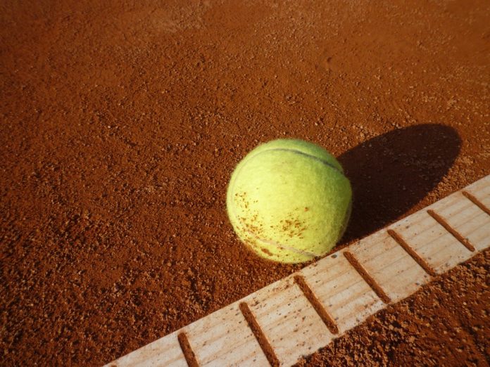 tennis-court-443277_960_720 tennis ball on the line